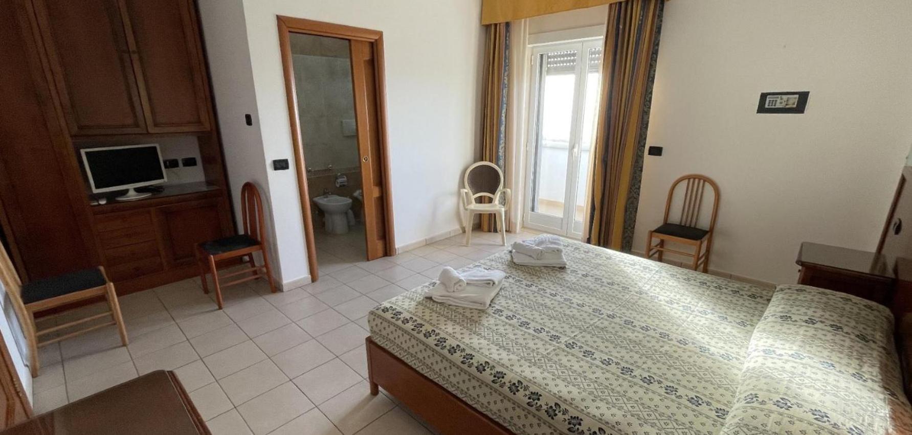 Hotel Dei Bizantini & Villaggio Campo Dei Messapi Сан-П'єтро-ін-Беванья Екстер'єр фото