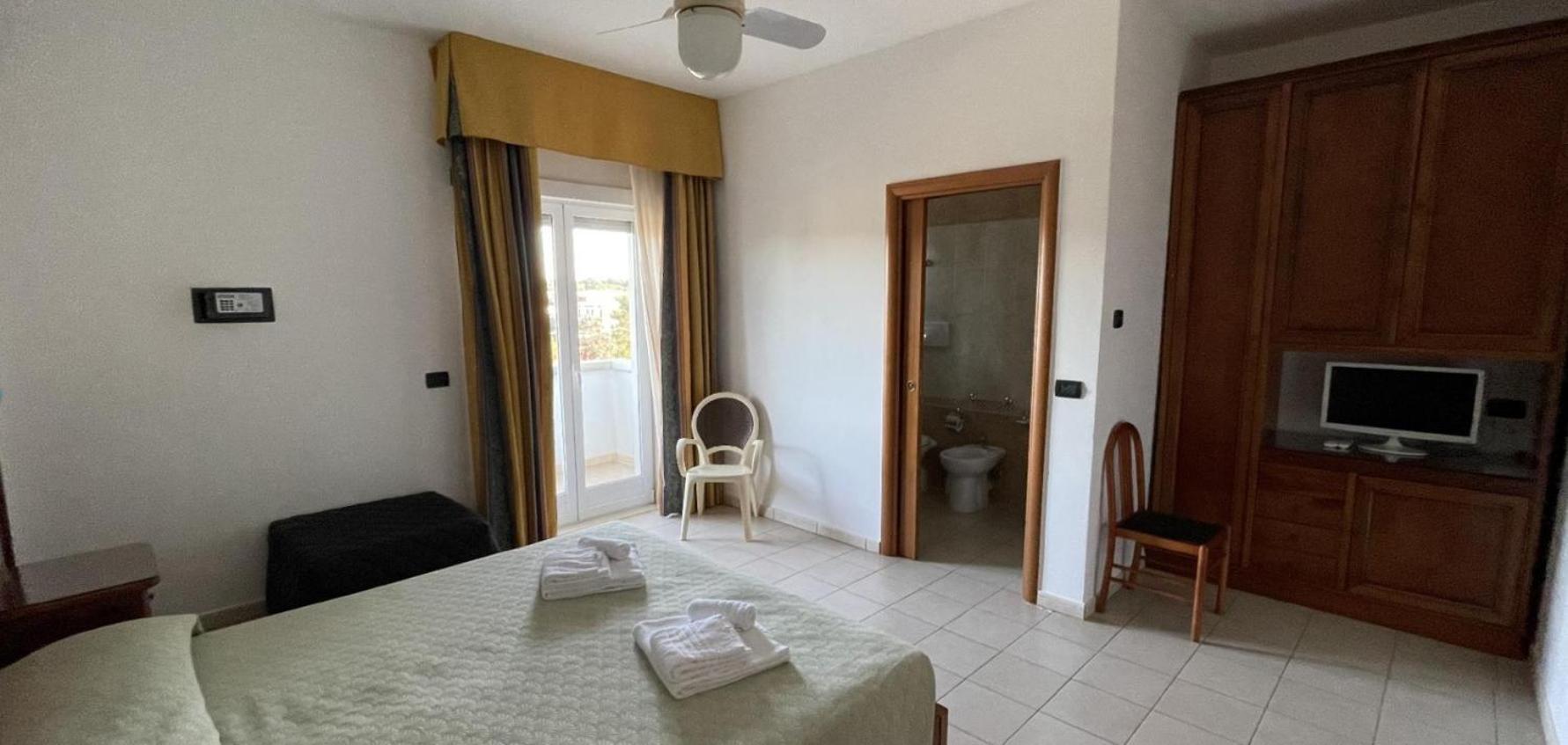 Hotel Dei Bizantini & Villaggio Campo Dei Messapi Сан-П'єтро-ін-Беванья Екстер'єр фото