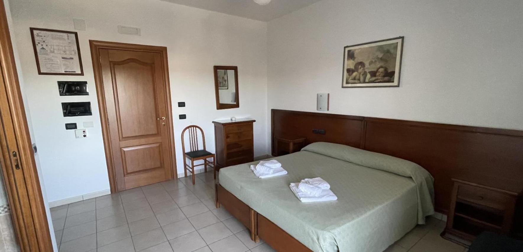 Hotel Dei Bizantini & Villaggio Campo Dei Messapi Сан-П'єтро-ін-Беванья Екстер'єр фото