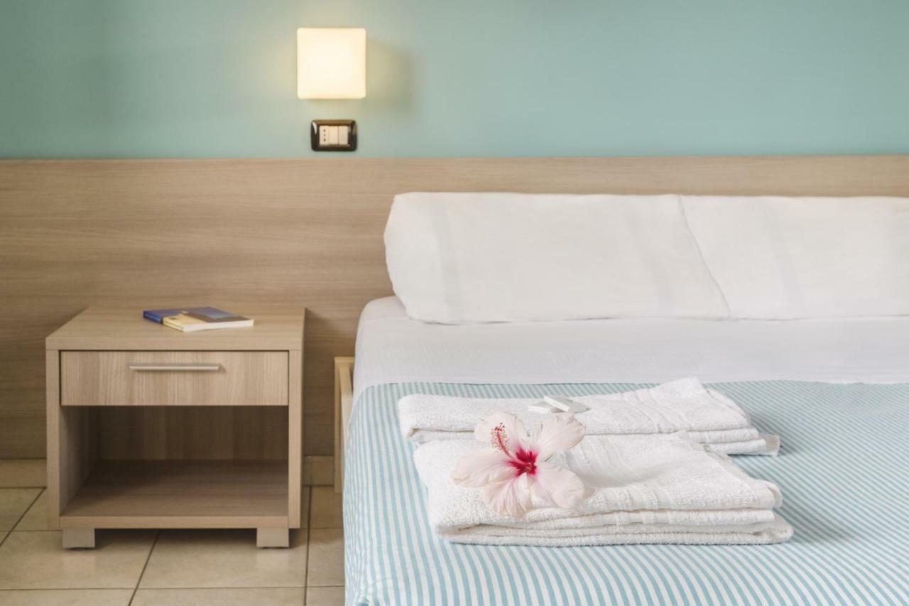 Hotel Dei Bizantini & Villaggio Campo Dei Messapi Сан-П'єтро-ін-Беванья Екстер'єр фото